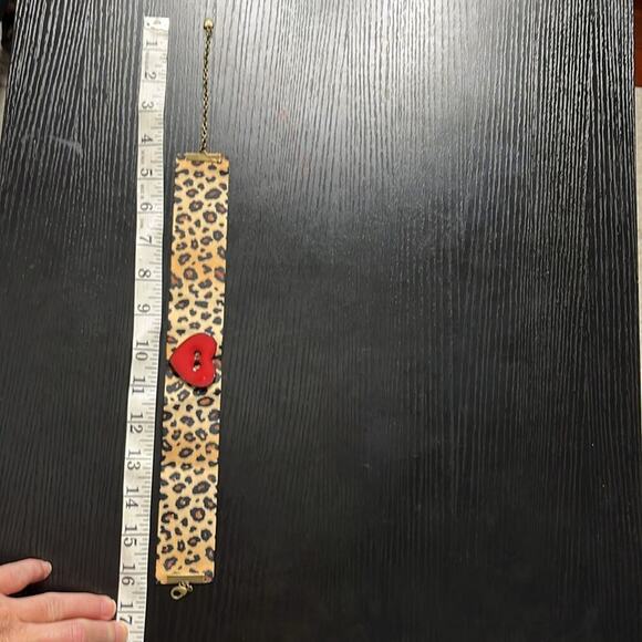 Handmade Mobwife Style Leopard Print Choker with Red Heart Pendant - Picture 8 of 10